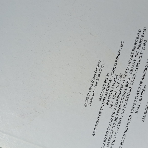 1992 Darkwing Duck book - Picture 2 of 7